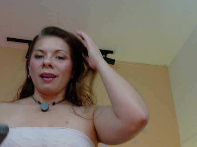 Quinn-Darly's BongaCams show and profile