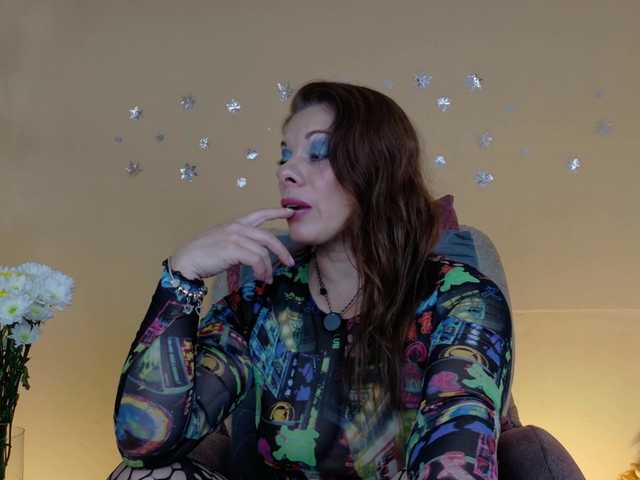 Quinn-Darly's BongaCams show and profile
