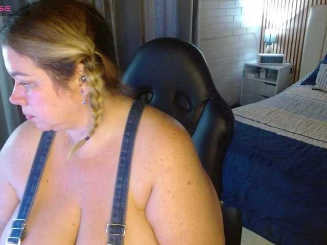 bella-savati's BongaCams show and profile