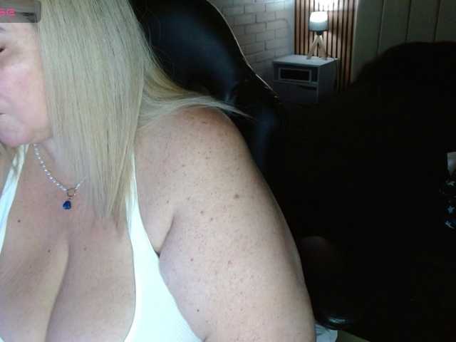 bella-savati's BongaCams show and profile