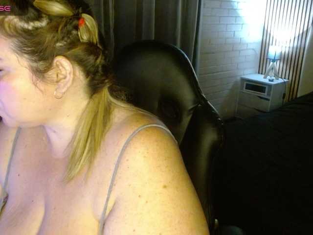 bella-savati's BongaCams show and profile