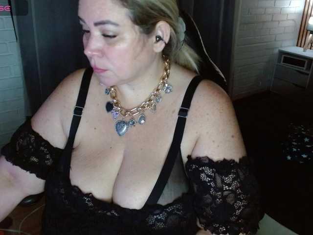 le modèle bella_savati est en webcam porno dans un show sur le site bongacams, il possède les tags suivants: Latino/Hispanic,Blonde,Shaved