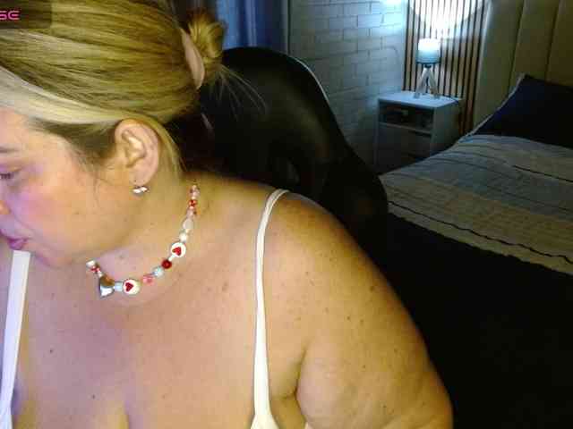 bella_savati webcam