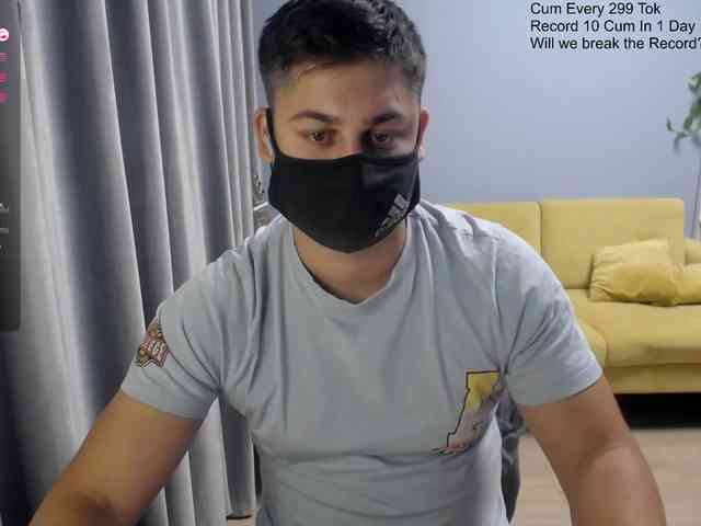 TomGuys Live Webcam on {site_name}