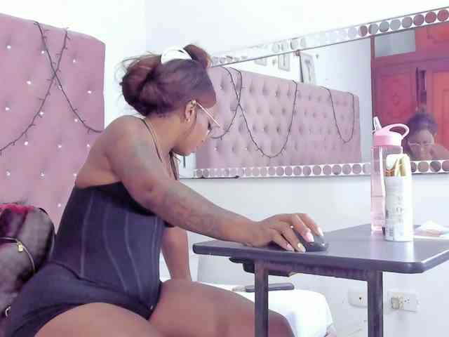 CharlotteWill webcam