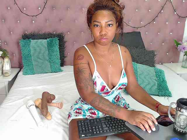 CharlotteWill webcam