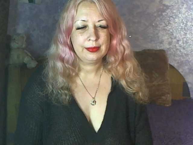 SoftGella's BongaCams show and profile