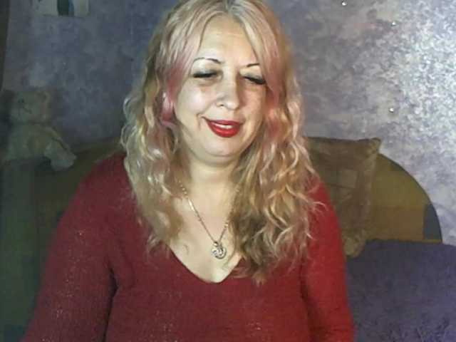 SoftGella's BongaCams show and profile