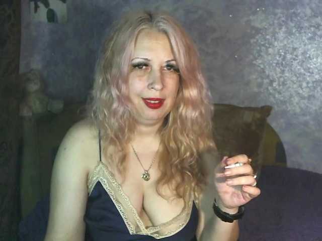 SoftGella's BongaCams show and profile