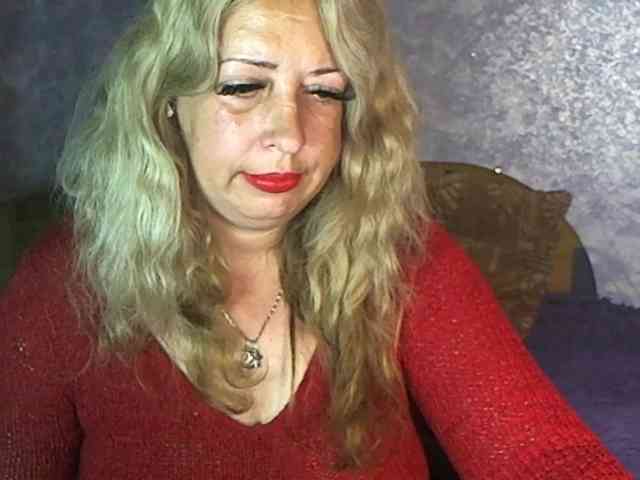 SoftGella Live Webcam on BongaCams