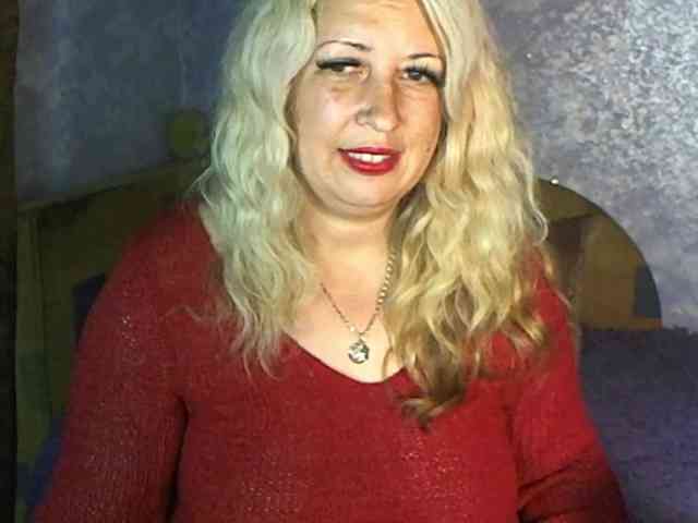 SoftGella Live Webcam on BongaCams