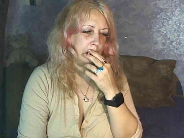 SoftGella Live Webcam on BongaCams