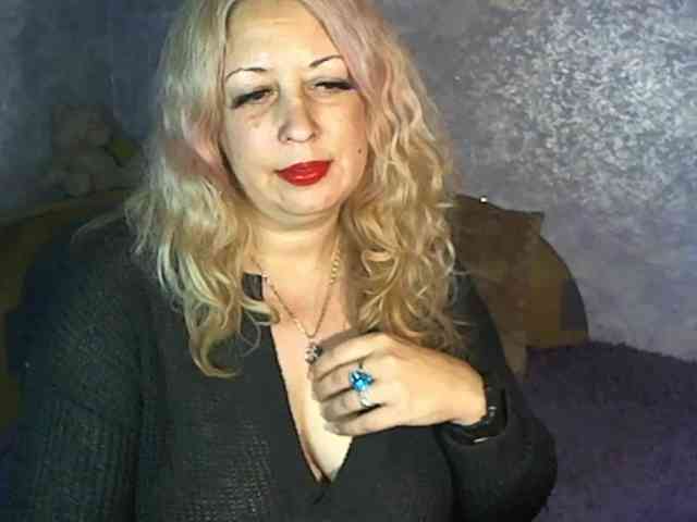 SoftGella Live Webcam on BongaCams