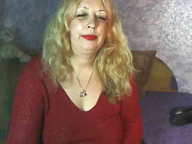 SoftGella Live Webcam on BongaCams