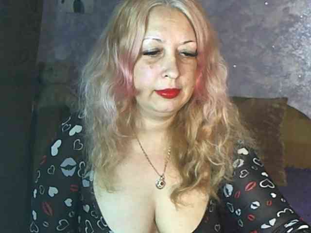 SoftGella Live Webcam on BongaCams