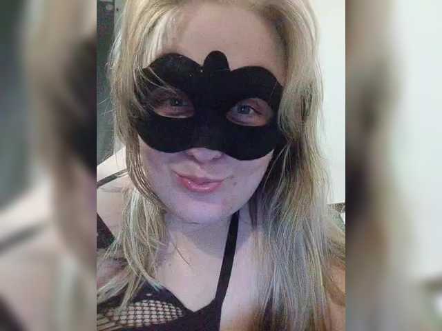 Nadin-03's BongaCams show and profile