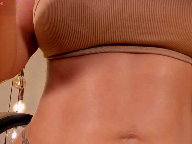 DannieSmith1's BongaCams show and profile