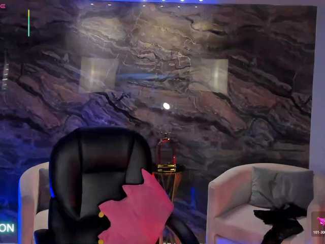 DannieSmith1's BongaCams show and profile