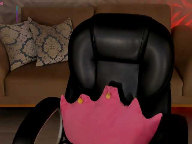 le modèle DannieSmith1 est en webcam porno dans un show sur le site bongacams, il possède les tags suivants: Latino/Hispanic,Brunette,Shaved