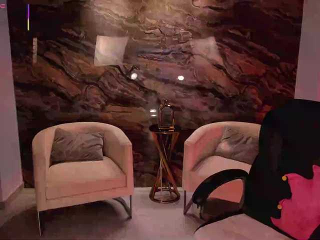 DannieSmith1's BongaCams show and profile