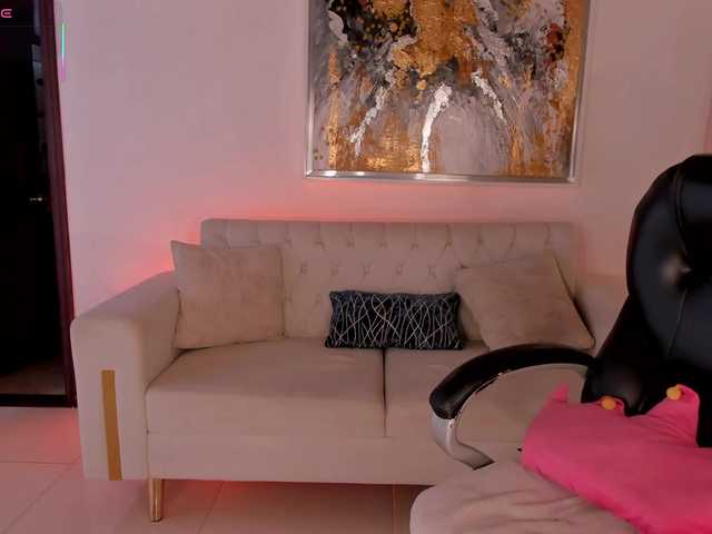 DannieSmith1's BongaCams show and profile