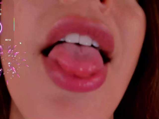 DannieSmith1's BongaCams show and profile