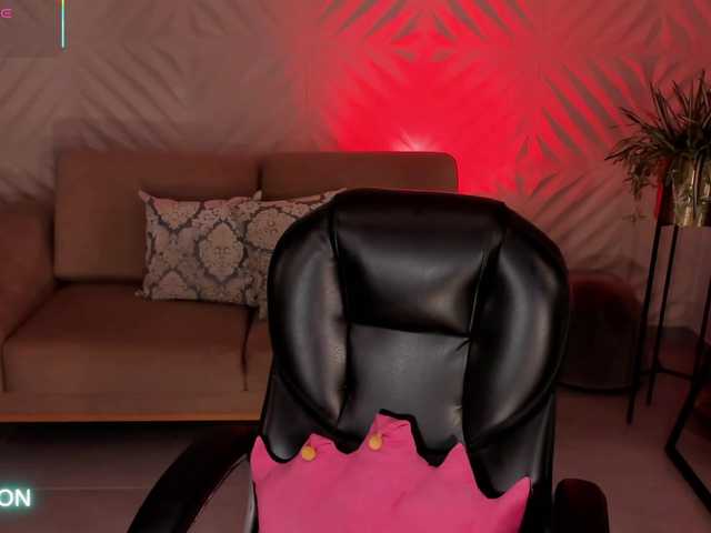 DannieSmith1's BongaCams show and profile