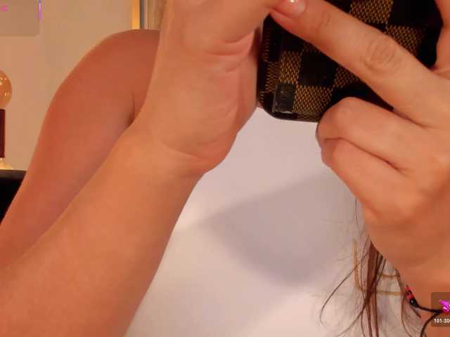 DannieSmith1's BongaCams show and profile