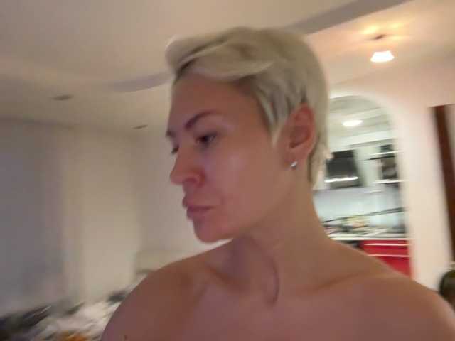 Alisa-Fox's BongaCams show and profile