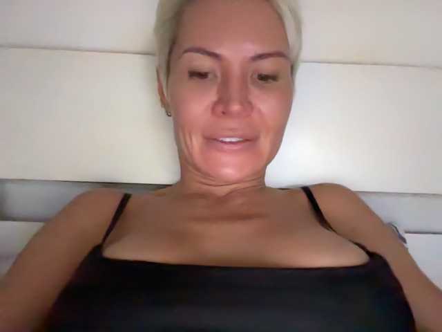 Alisa-Fox's BongaCams show and profile