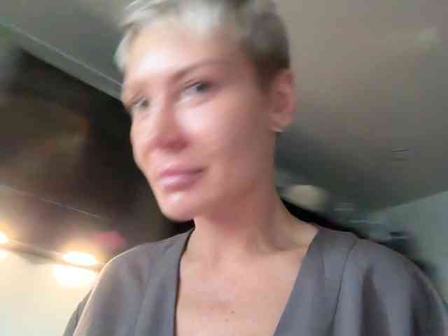 NIKOLE_Censori webcam