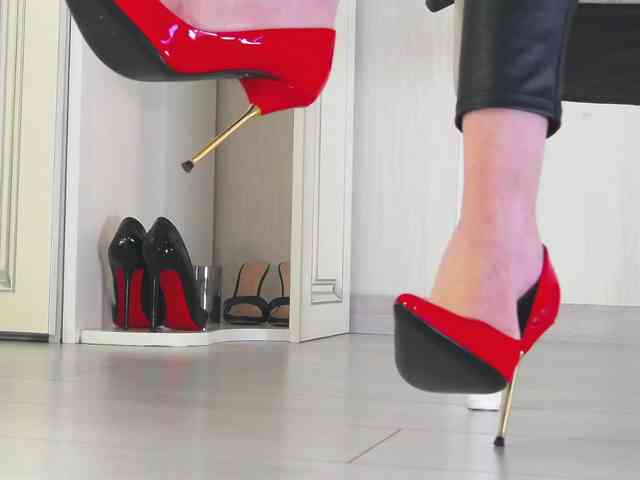 Модель: FemdomHeels