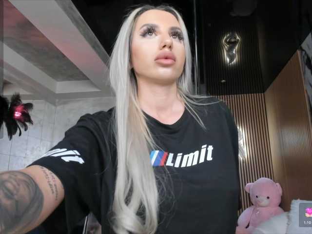 LisaAkira's BongaCams show and profile