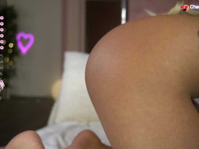 LisaAkira's BongaCams show and profile