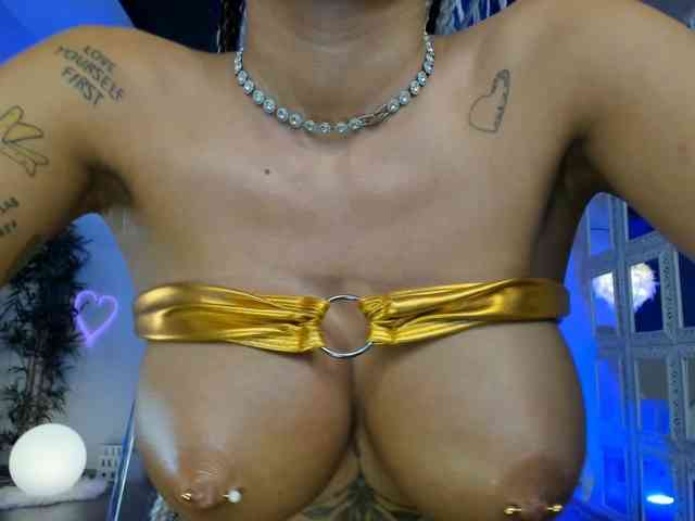 LisaAkira webcam