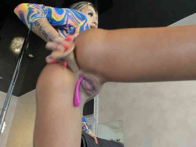 LisaAkira webcam