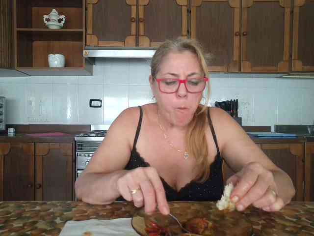 pussyboom11's webcam live show