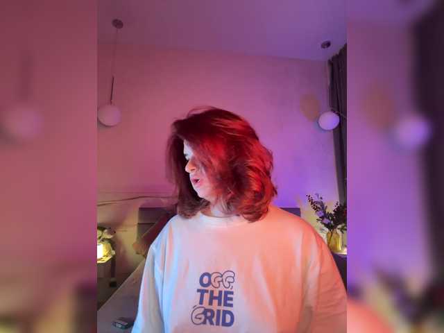 le modèle Vilgelmina est en webcam porno dans un show sur le site bongacams, il possède les tags suivants: White/Caucasian,Redhead,Shaved