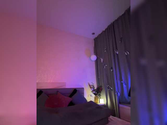 WhoreMira live cam profile