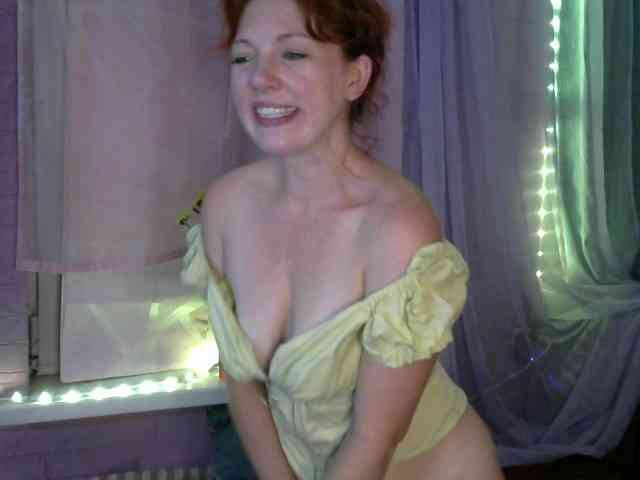 Curlyhair65 webcam