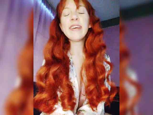 Curlyhair65 webcam