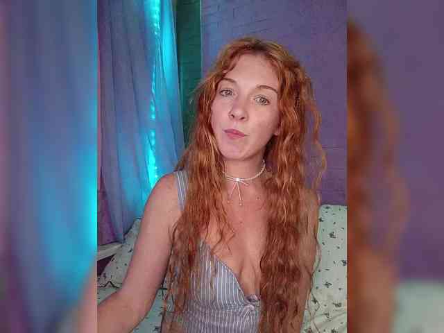 Curlyhair65 webcam