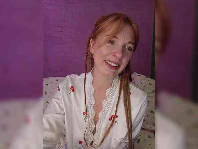 Curlyhair65 webcam