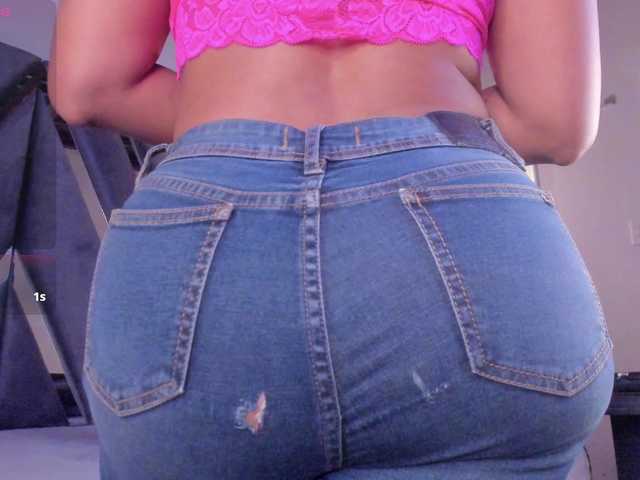 strong-girl's BongaCams show and profile