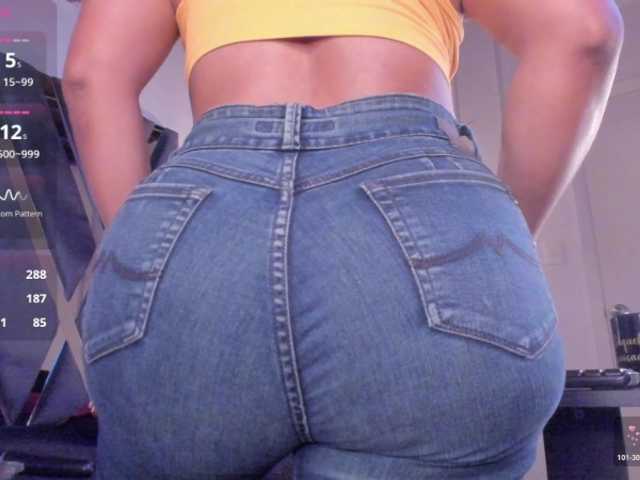 strong-girl's BongaCams show and profile