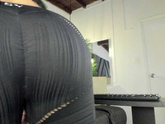 strong-girl's BongaCams show and profile