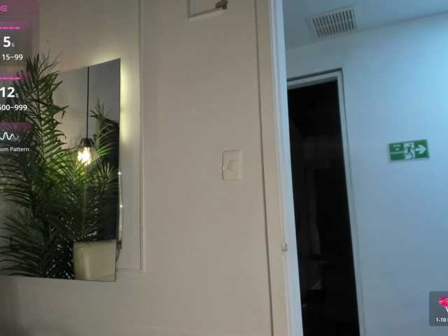 strong-girl's BongaCams show and profile