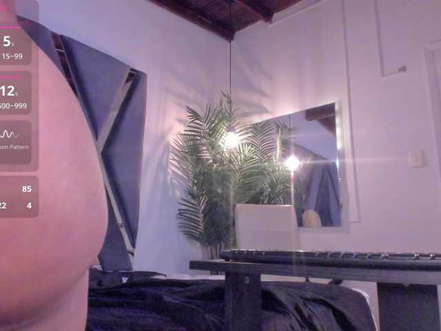 strong-girl's BongaCams show and profile