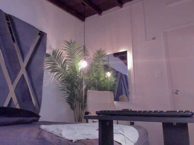 strong-girl's BongaCams show and profile