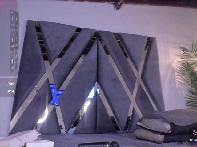 strong-girl's BongaCams show and profile